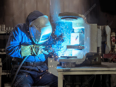 F0230985-Welder_working.jpg